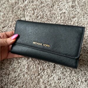 Michael Kors Jet Set Travel Crossgrain Leather TriFold Wallet